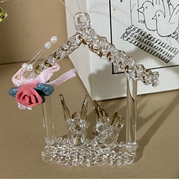 Kurt Adler, Santa’s World, Glass Gold Leaf Swinging Turtle Doves Ornament, J9244 - Picture 2 of 9